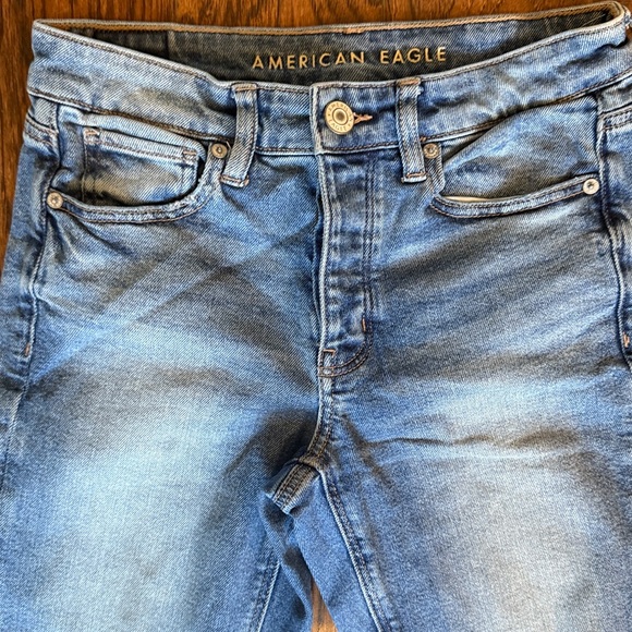 American Eagle Outfitters Light Blue Denim Jeans, Tomgirl fit size 4 - Picture 2 of 8
